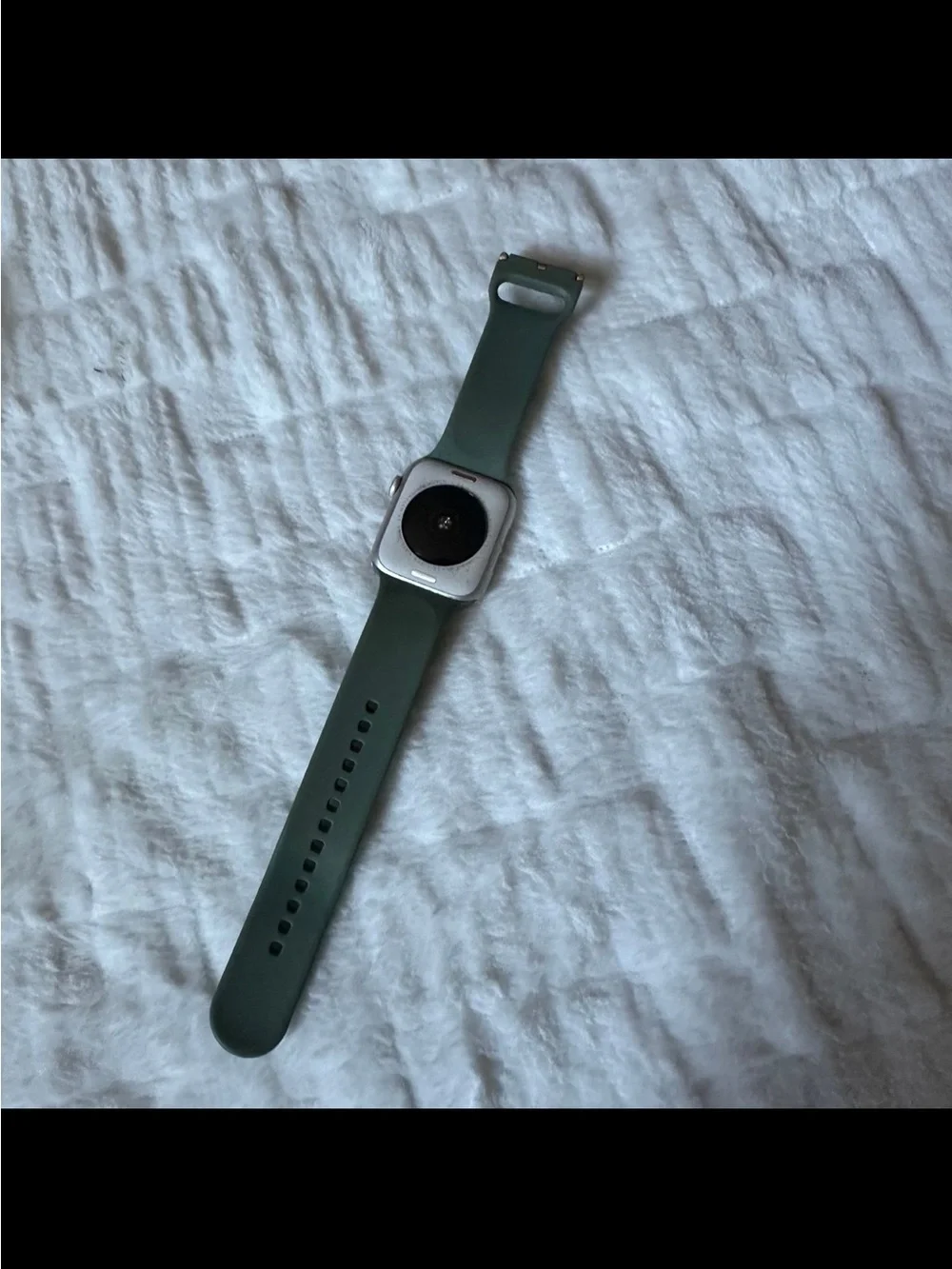 Apple SE Smartwatch with Green Silicone Band